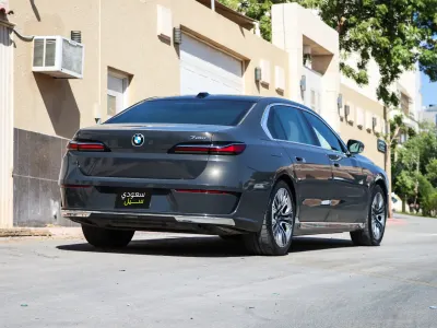 2024 بي ام دبليو الفئة السابعة 735أي