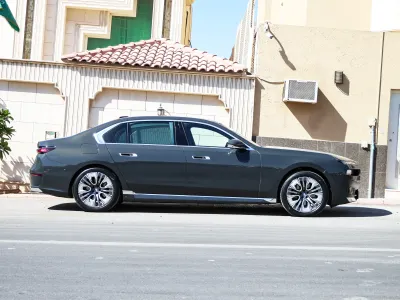 2024 بي ام دبليو الفئة السابعة 735أي