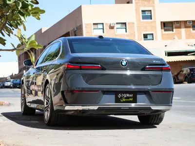 2024 بي ام دبليو الفئة السابعة 735أي