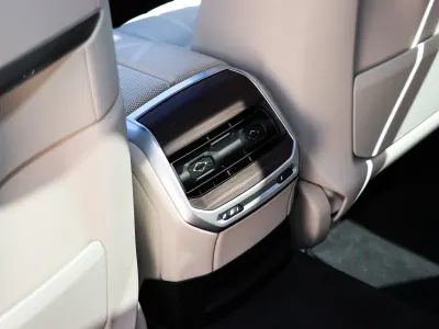 2024 بي ام دبليو الفئة السابعة 735أي