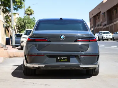 2024 بي ام دبليو الفئة السابعة 735أي