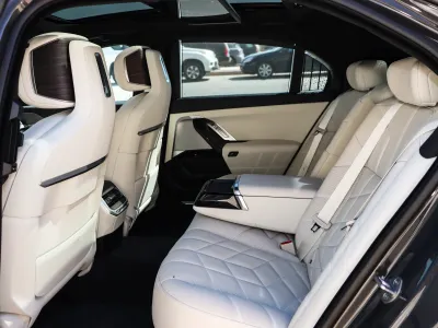 2024 بي ام دبليو الفئة السابعة 735أي