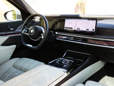 2024 بي ام دبليو الفئة السابعة 735أي