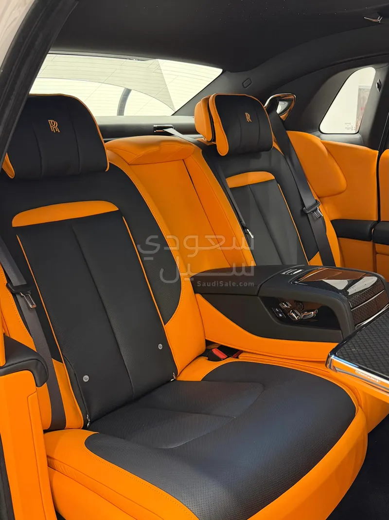 2023 رولز رويس قوست بلاك بادج