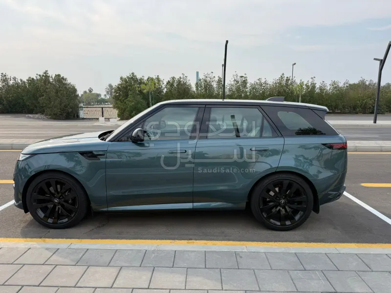 2023 لاند روفر رينج روفر سبورت فيرست اديشن