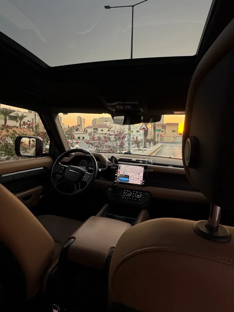 2025 لاند روفر ديفيندر 110