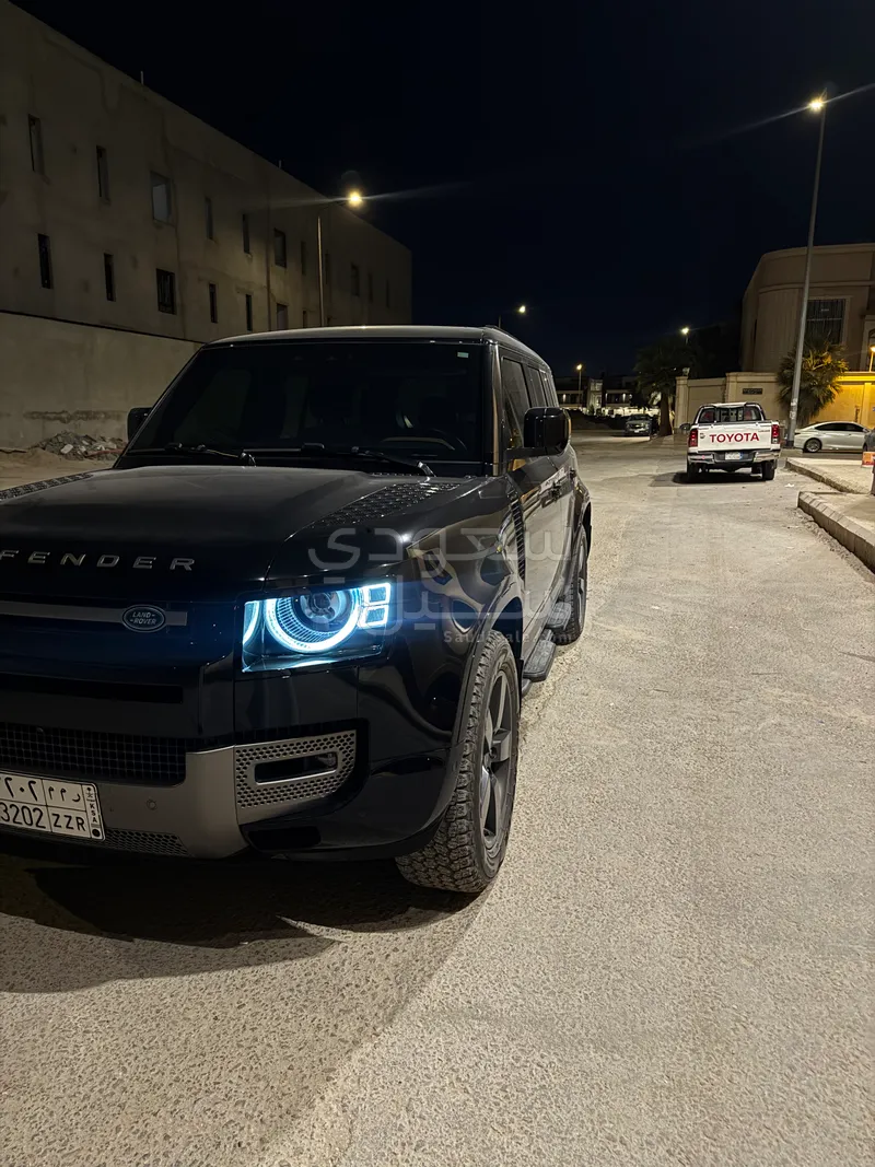 2025 لاند روفر ديفيندر 110