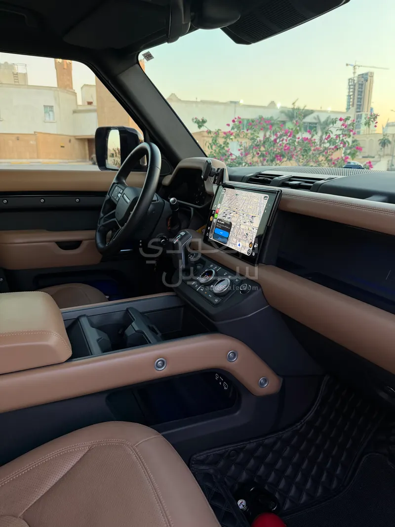 2025 لاند روفر ديفيندر 110