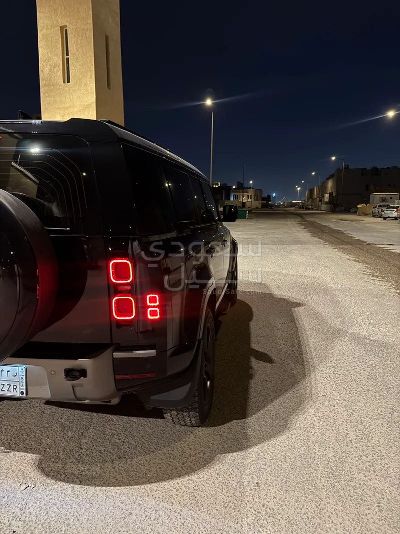 2025 لاند روفر ديفيندر 110