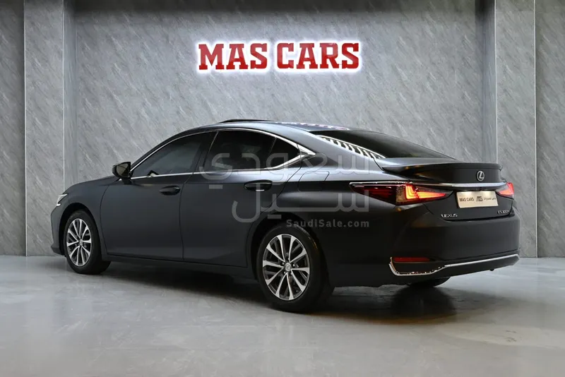 2023 Lexus ES 300h
