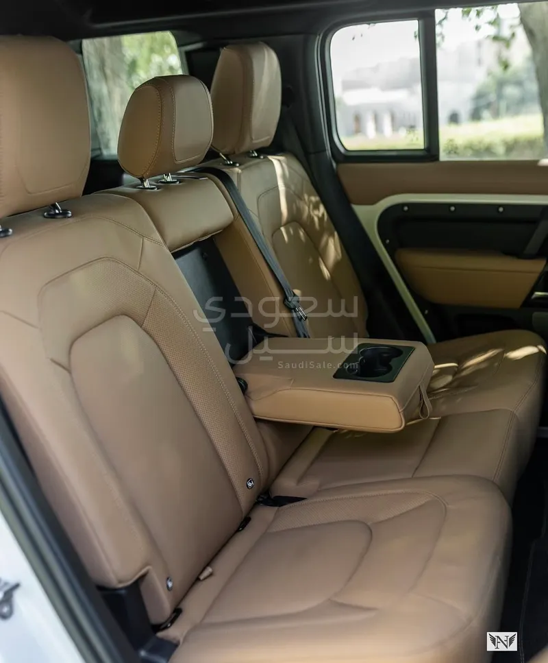 2023 لاند روفر ديفيندر 110