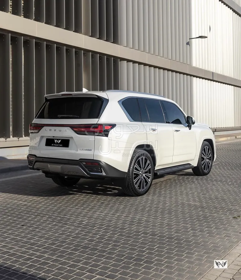 2023 لكزس إل إكس 600