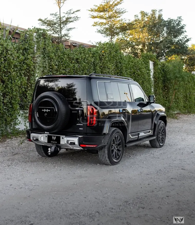 2025 بي واي دي ليوبارد 5