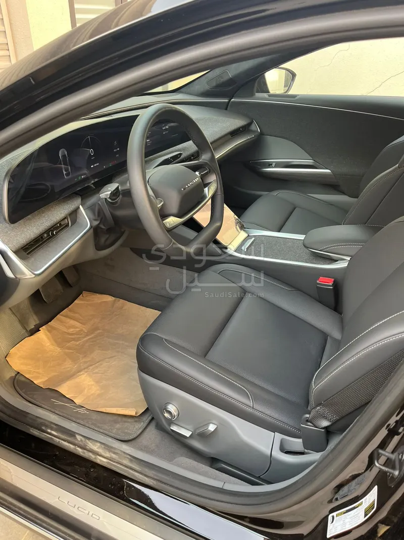 2024 لوسيد اير بيور