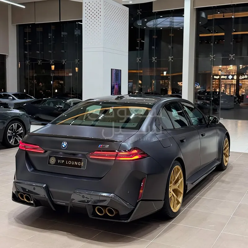 2025 بي ام دبليو الفئة ام إم 5