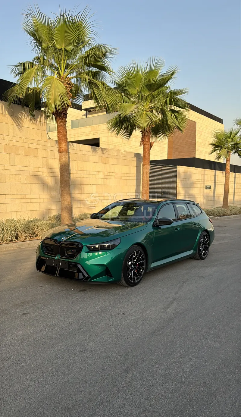 2025 بي ام دبليو الفئة ام إم 5 كومباتيشن باكج