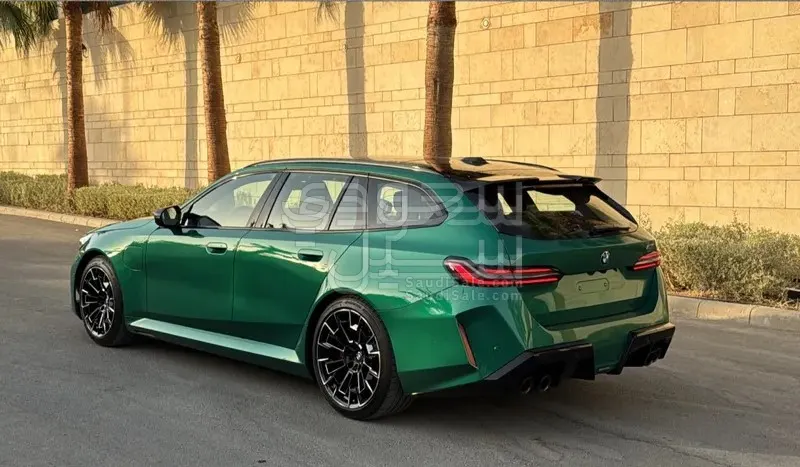 2025 بي ام دبليو الفئة ام إم 5 كومباتيشن باكج