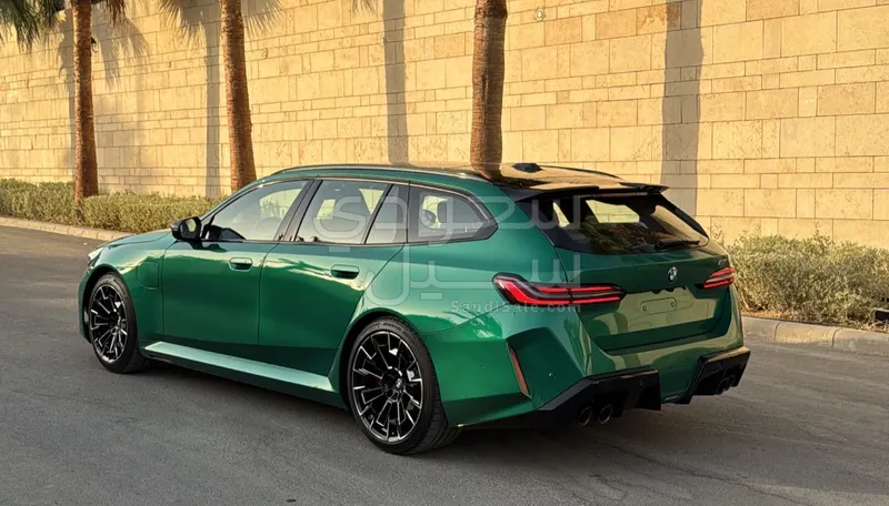 2025 بي ام دبليو الفئة ام إم 5 كومباتيشن باكج