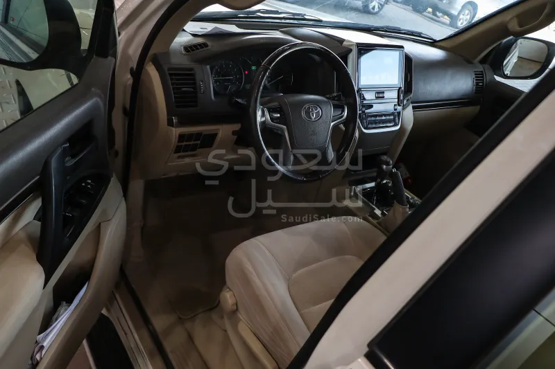 2019 تويوتا لاند كروزر جي اكس ار