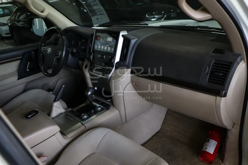 2019 تويوتا لاند كروزر جي اكس ار