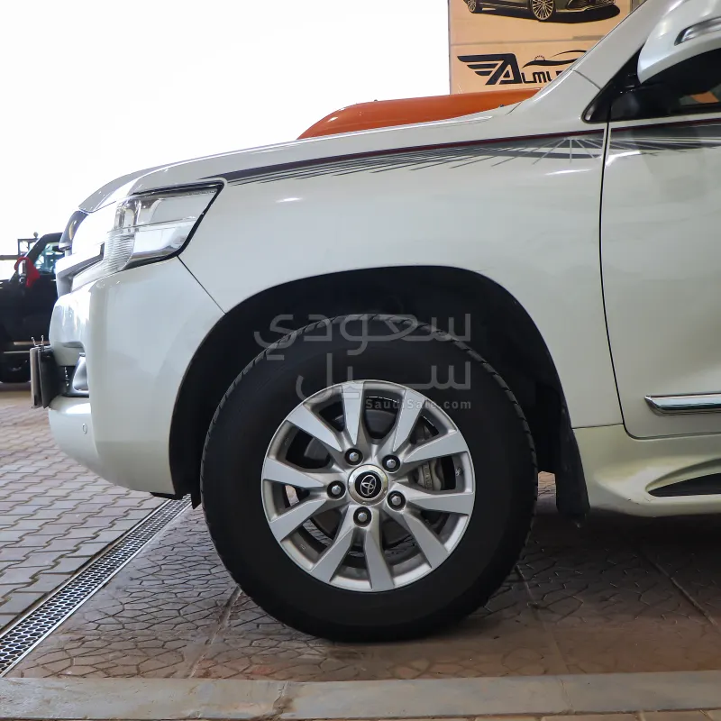 2019 تويوتا لاند كروزر جي اكس ار