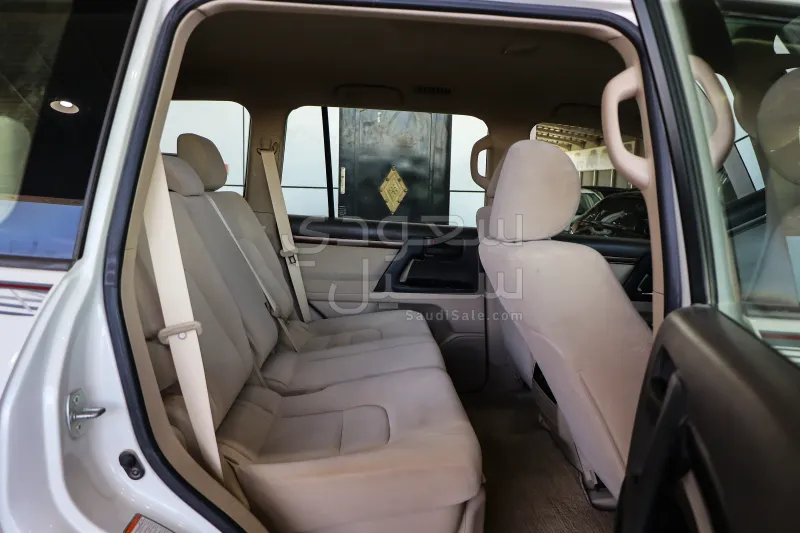 2019 تويوتا لاند كروزر جي اكس ار