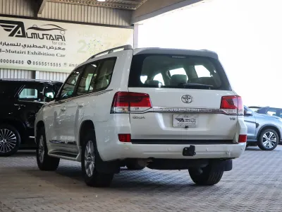 2019 تويوتا لاند كروزر جي اكس ار