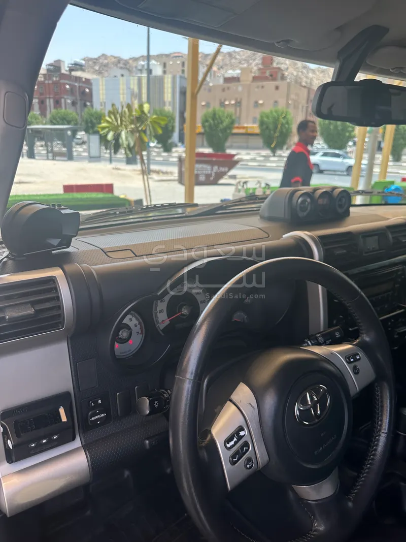 2015 تويوتا اف جي كروزر 2