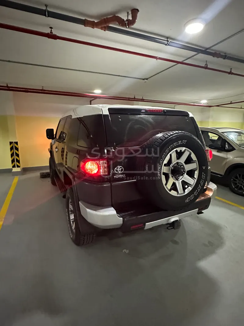 2015 تويوتا اف جي كروزر 2