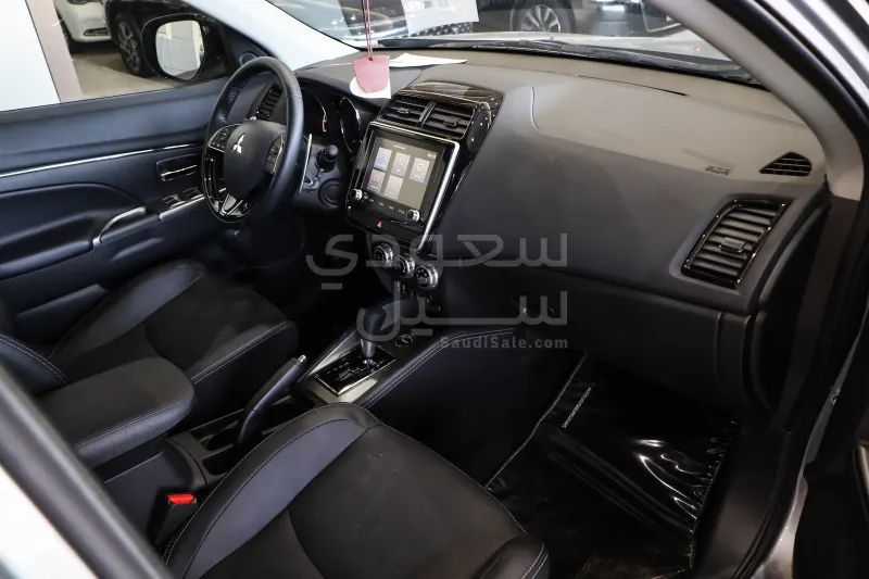 2024 متسوبيشي اي اس اكس