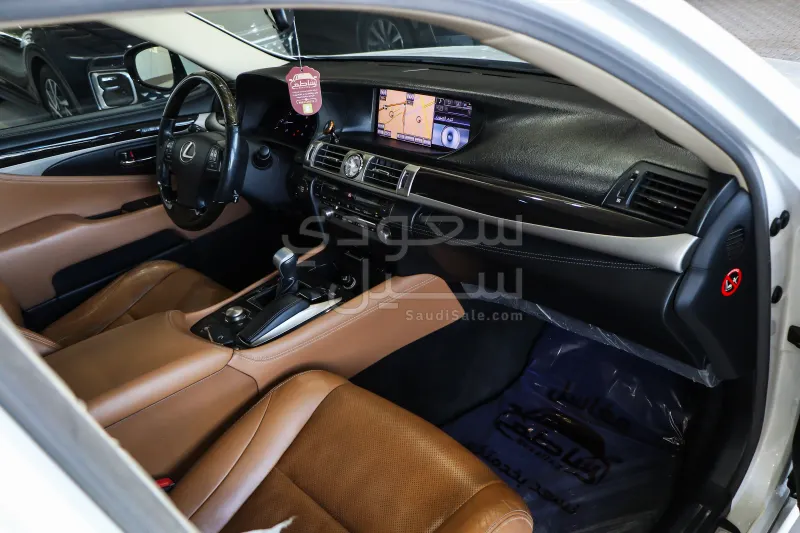 2014 لكزس إل إس 460