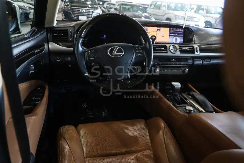 2014 لكزس إل إس 460