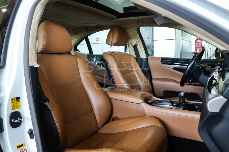 2014 لكزس إل إس 460