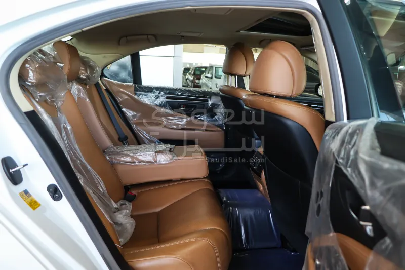 2014 لكزس إل إس 460