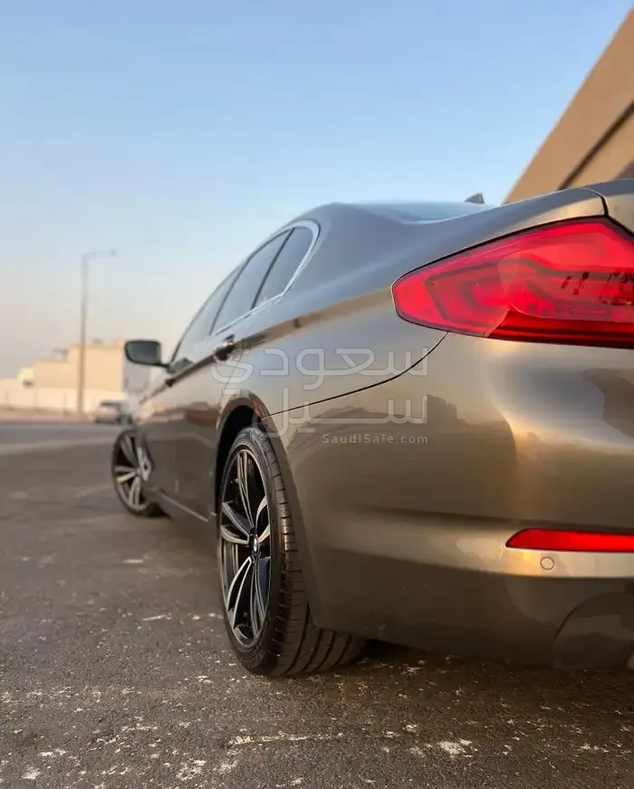 2019 بي ام دبليو الفئة الخامسة 520 أي