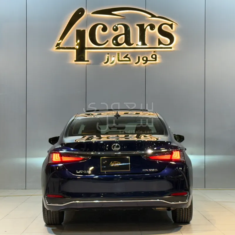 2023 لكزس إي إس 250