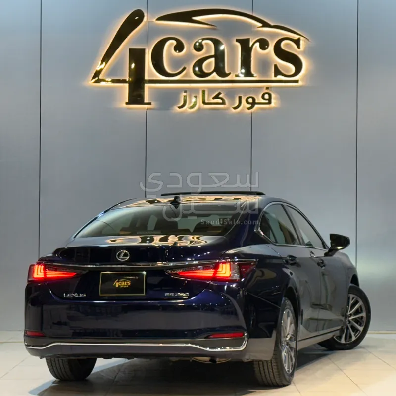 2023 لكزس إي إس 250