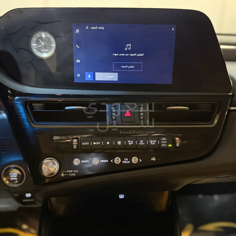 2023 لكزس إي إس 250