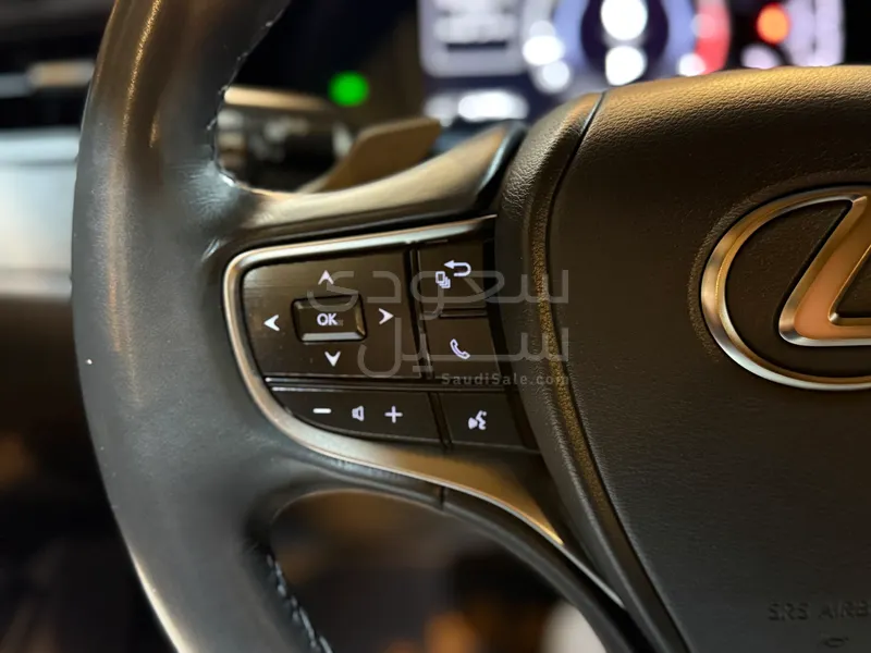 2023 لكزس إي إس 250