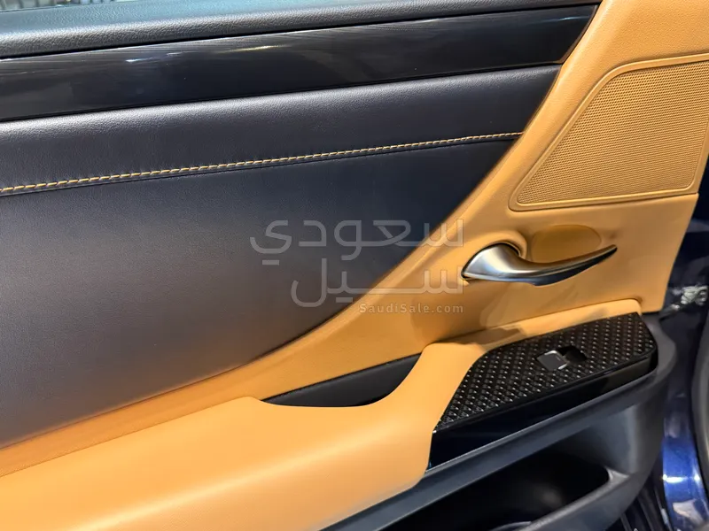 2023 لكزس إي إس 250