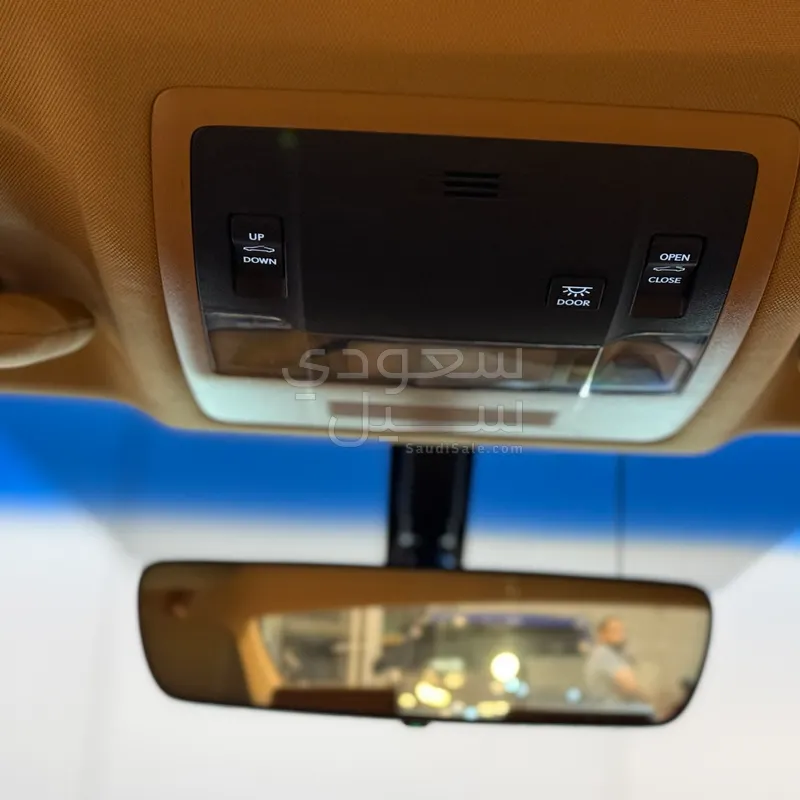 2023 لكزس إي إس 250