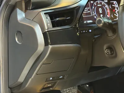 2023 لكزس إي إس 250