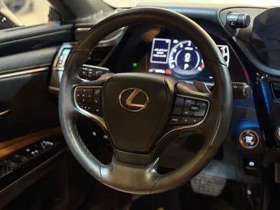 2023 لكزس إي إس 250