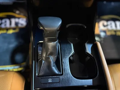 2023 لكزس إي إس 250