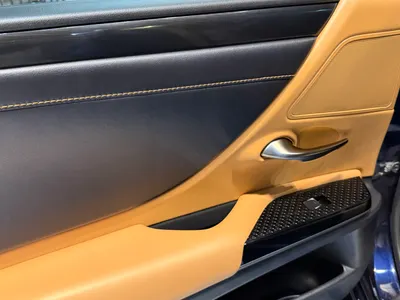 2023 لكزس إي إس 250