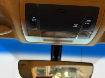 2023 لكزس إي إس 250