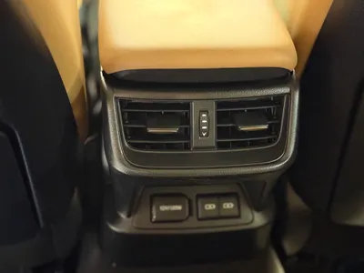 2023 لكزس إي إس 250