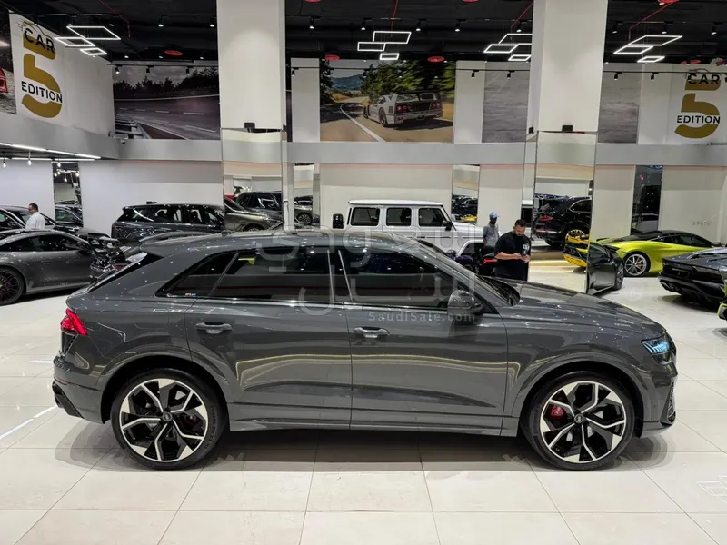 2023 Audi RS Q8