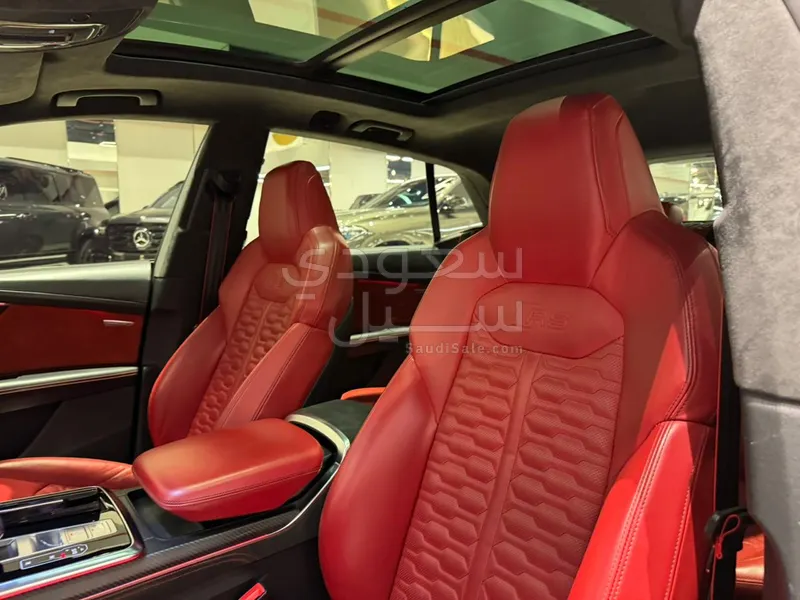 2023 Audi RS Q8