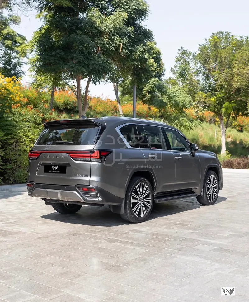 2023 لكزس إل إكس 600
